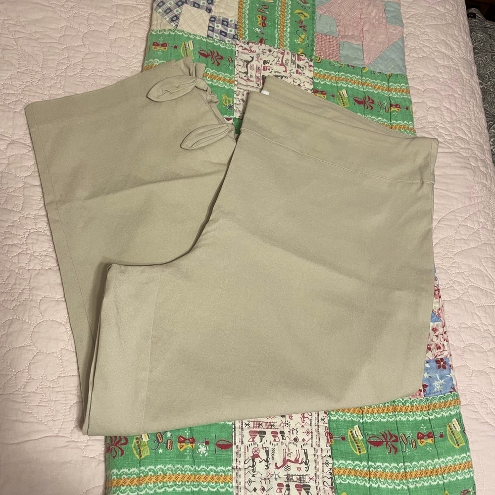 NWOT Crown & Ivy Curvy Crop Pull On Pant 22W